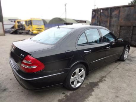 Breaking Mercedes-benz E-class  2002 to 2008 - 3.2 24v Diesel