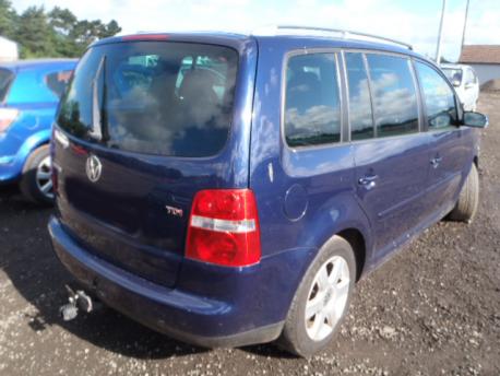 Breaking Volkswagen Touran  2003 to 2006 - 1.6 8v Petrol