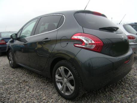 Breaking Peugeot 208  2012 to 2024 - 1.2 12v Petrol