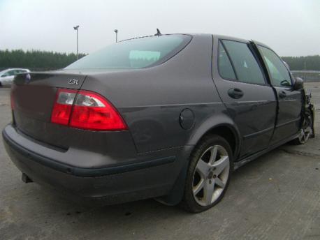 Breaking Saab 9-5  2001 to 2005 - 2.3 16v Petrol 4 Door Saloon