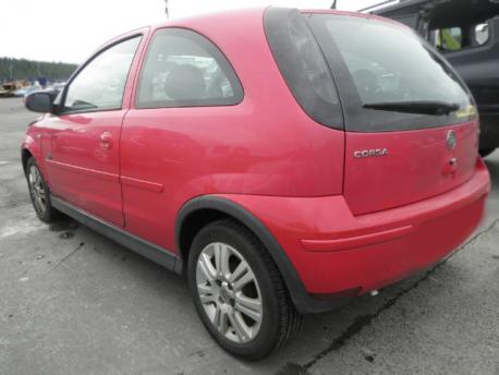 Breaking Vauxhall Corsa MKIIC (C) 2003 to 2006 - 1.7 16v Diesel 3 Door Hatchback