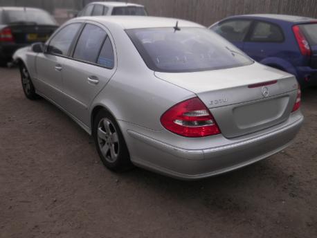 Breaking Mercedes-benz E-class  2002 to 2008 - 2.7 20v Diesel