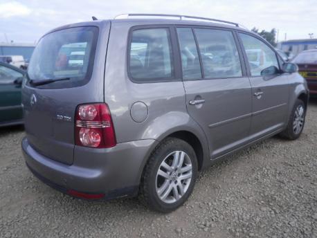 Breaking Volkswagen Touran  2006 to 2010 - 1.6 16v Petrol