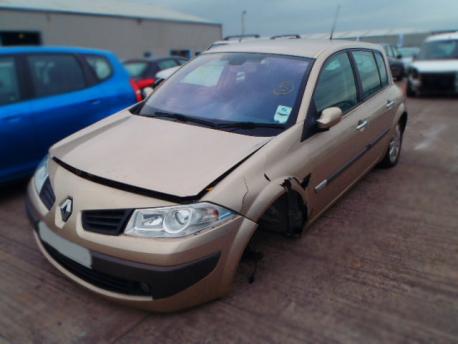 Breaking Renault Megane MK2 2002 to 2006 - 1.9 8v Diesel 5 Door Hatchback