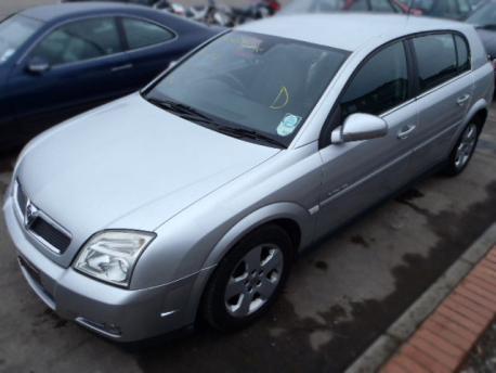 Breaking Vauxhall Signum  2003 to 2005 - 3.0 24v Diesel 5 Door Hatchback