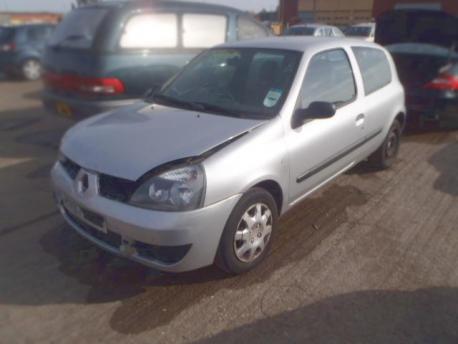 Breaking Renault Clio MK2 2001 to 2009 - 1.5 8v Diesel 3 Door Hatchback