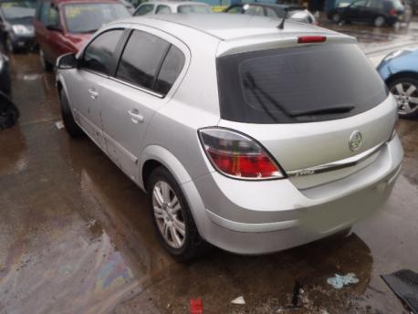 Breaking Vauxhall Astra MKVH 2004 to 2011 - 2.0 16v Petrol