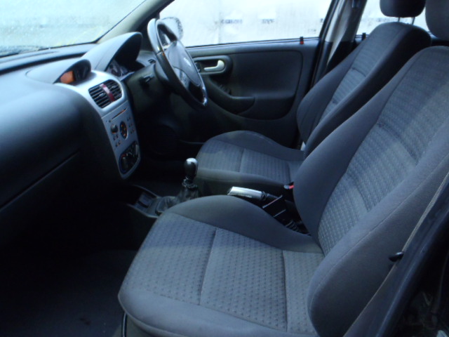 Breaking Vauxhall Corsa MKIIC 2003 to 2006 - 1.7 16v Diesel